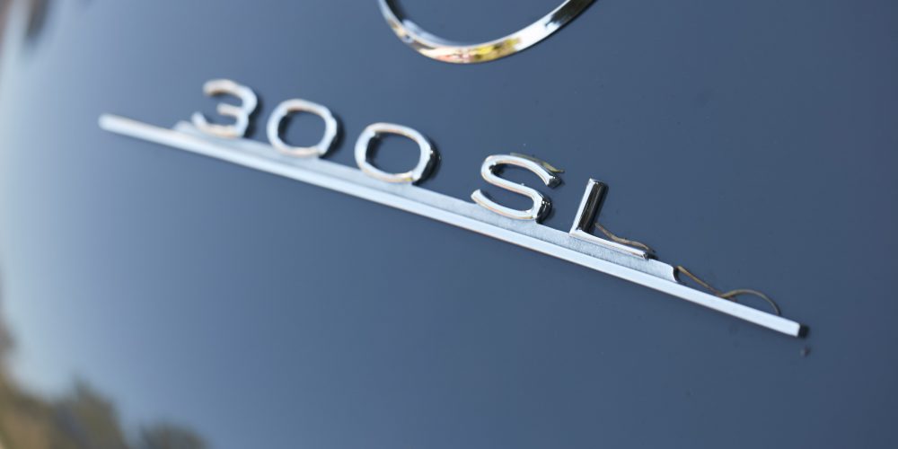 Badge and lettering of Mercedes-Benz 300SL