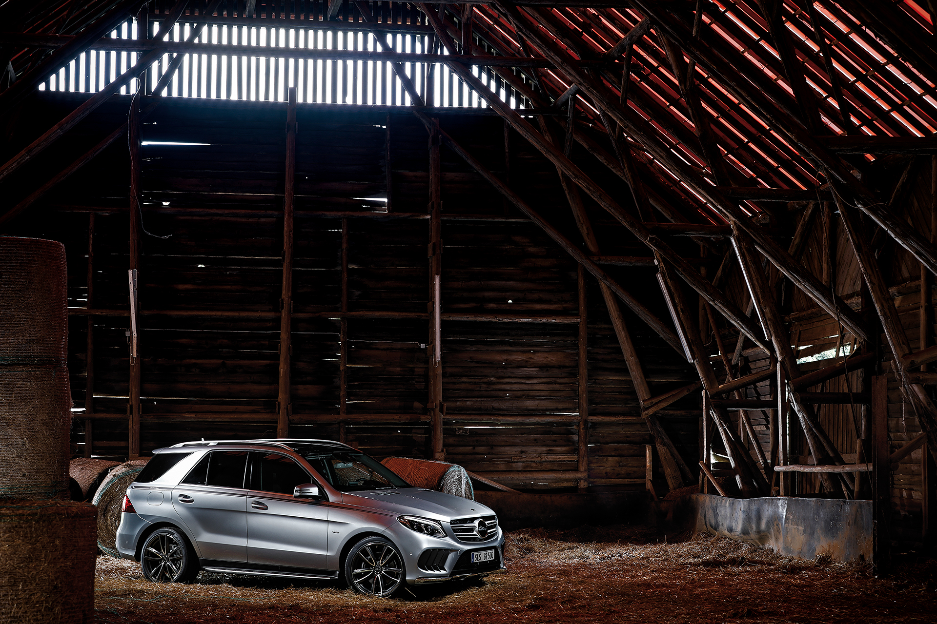 ROLFHARTGE GR500 car in a barn