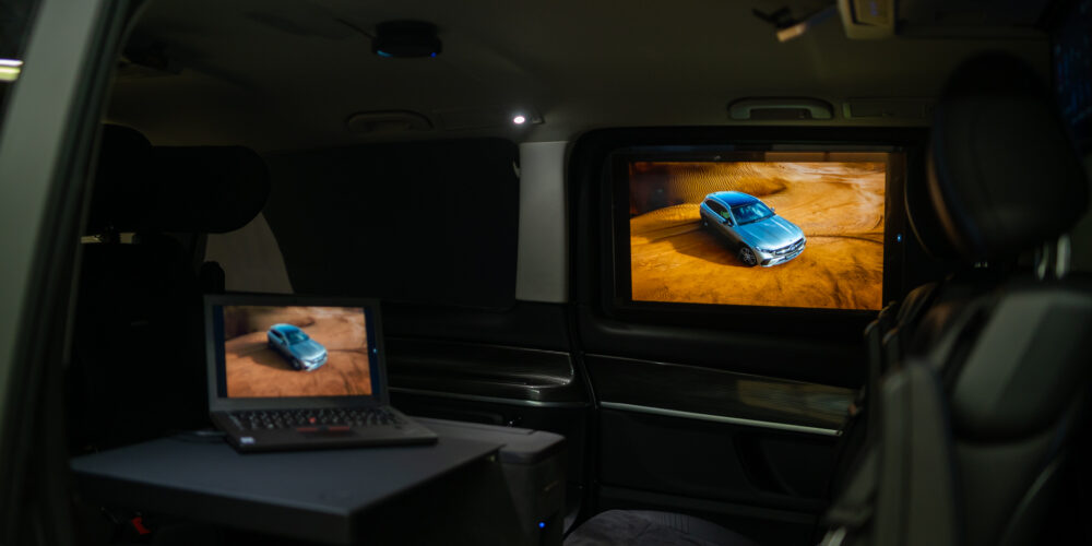 OLED Monitor in the ROLFHARTGE Office Van V-Class