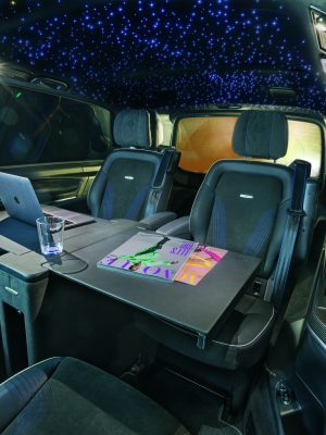 V-Klasse-Tisch-vorn-Laptop V-Klasse-Tisch-vorn-Laptop